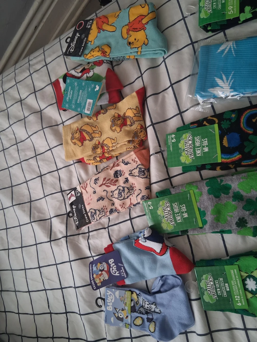 Assorted One-Piece Socks - NWT Disney Barbie Mtn Dew Bluey Peeps Etc. 5$ Or 2/6$